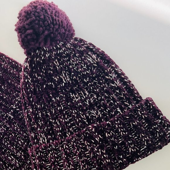 NORDSTROM'S  Pom Pom Beanie Hat & Infinity Scarf Set NWOT - Picture 3 of 6